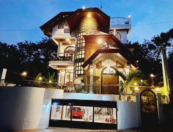 8BR House and Lot for Sale in Eastridge Executive Village Rizal