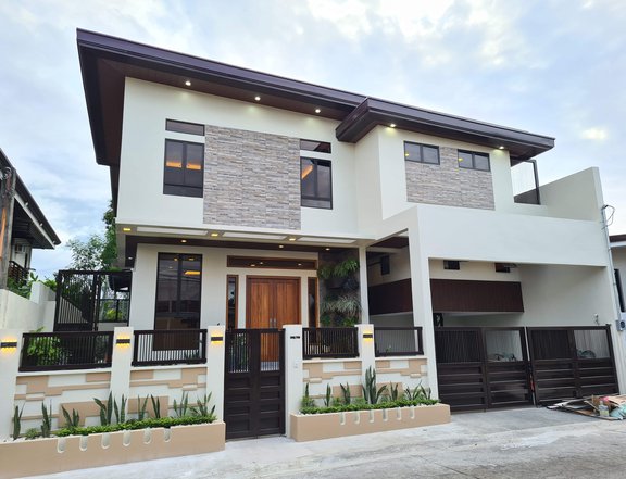 Brandnew Modern Opulent House in BF Homes Paranaque