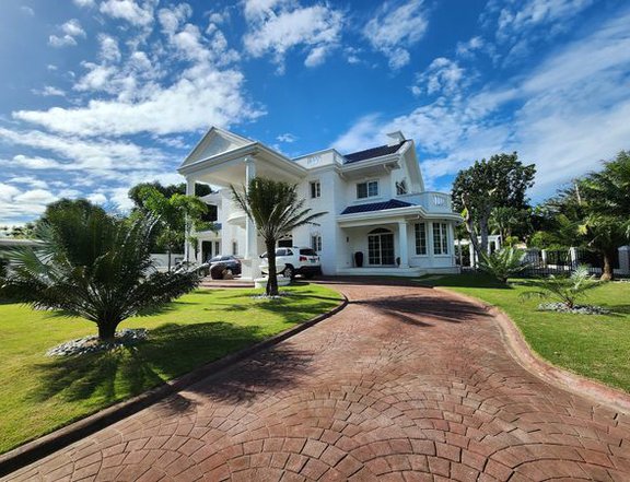 LUXURIOUS MANSION HOUSE WITH SWIMMING POOL IN PAMPANGA NEAR CLARK