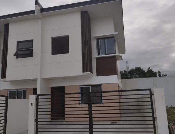 Townhouse For Sale inside Subdivision near SM Hypermart PH2890