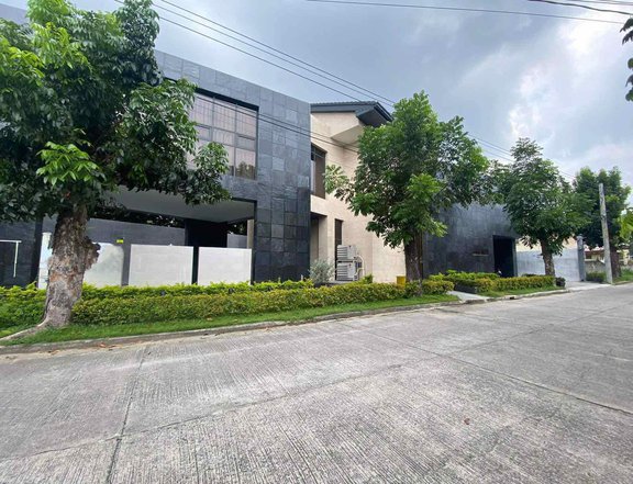 6-bedroom Single High Ceiling House w/ pool For Sale in Angeles Pampanga near Clark