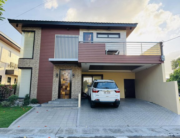 FOR SALE ELEGANT FULLY FURNISHED 4 BEDROOM HOUSE IN ANGELES CITY NEAR MARQUEE MALL