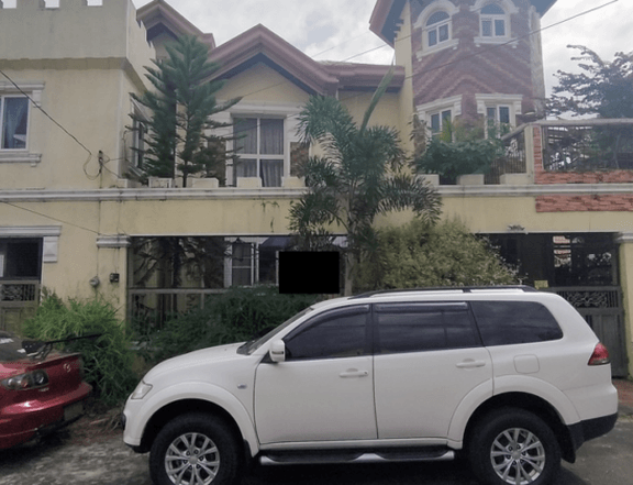 Corner lot House for Sale in BF Resort Village Las Pinas City