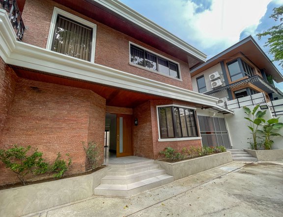 Muntinlupa, 5BR House for Sale in Ayala Alabang Village