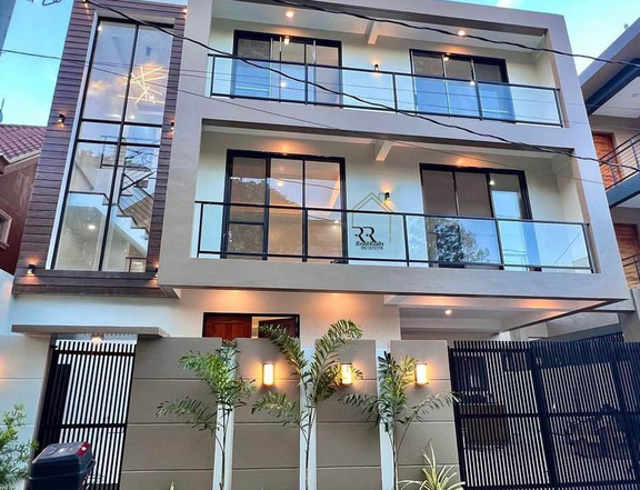 5BR House and Lot for Sale in Vermont Park Executive Village, Rizal