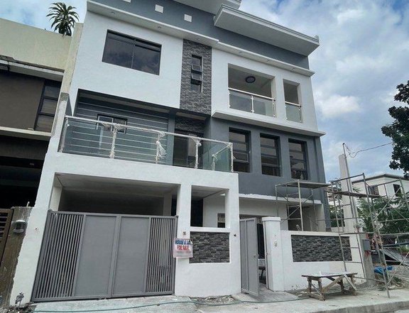 3Storey with 6BR House for Sale in Brgy. Sauyo, Quezon City