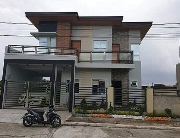 House with own Pool for Sale in Grand Parkplace Aguinaldo Highway Imus Cavite