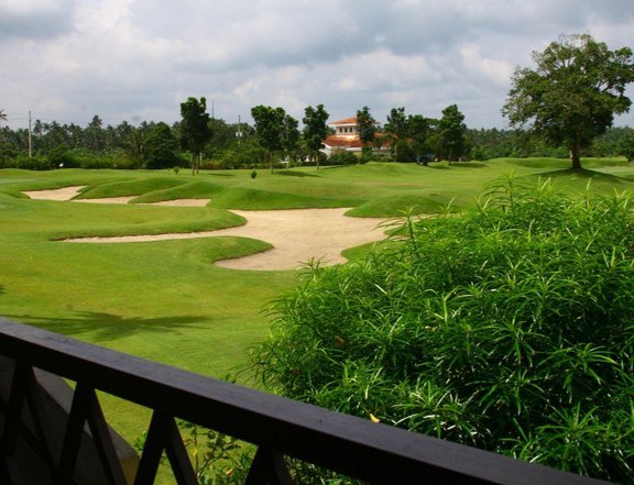 House and Lot with Golf Course View for Sale near Tagaytay