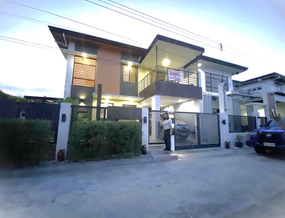 FOR SALE/RENT STUNNING TWO-STOREY HOUSE WITH POOL