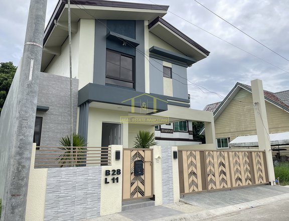 SINGLE ATTACHED HOUSE AND LOT 4SALE IN THE GRAND PARKPLACE IMUS CAVITE