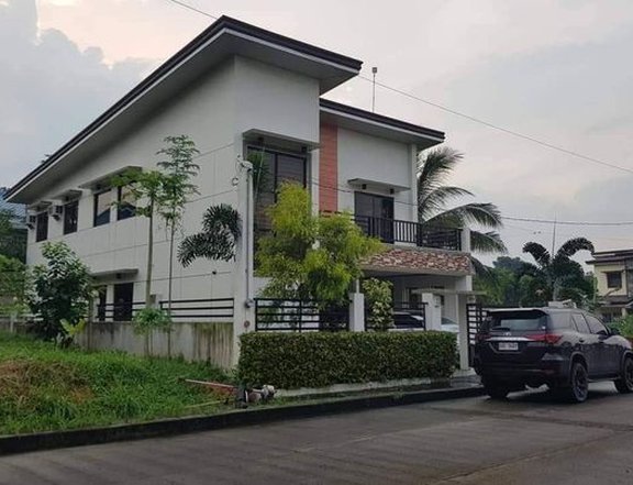 5BR House and Lot for Sale in Riviera Golf Estates, Cavite City