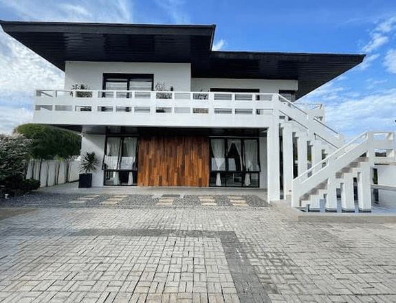 5BR House and Lot for Sale at Laiya, San Juan Batangas
