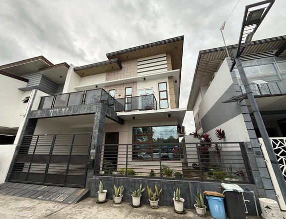 FOR SALE PRE-OWNED MODERN CONTEMPORARY HOUSE WITH POOL IN PAMPANGA NEAR CLARK