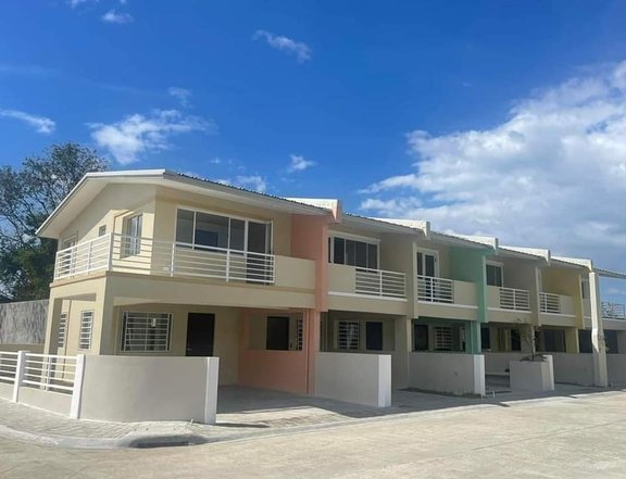 NUEVILLE TOWNHOMES 3 BR, 2TL AND BALCONY