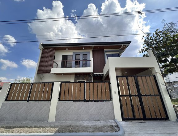 BRAND NEW FURNISHED TWO STOREY HOUSE WITH DIPPING POOL IN ANGLES CITY