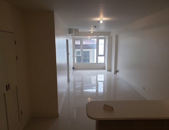 Oak Harbor Residences LAUDERDALE 1BR FOR SALE in Paranaque City