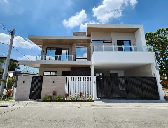5Bedrooms 2storey MODERN CONTEMPORARY HOUSE & Lot in Angeles Pampanga
