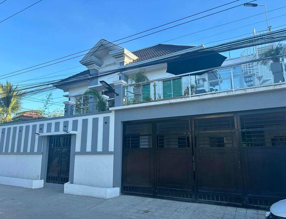 House and lot ( corner lot)
