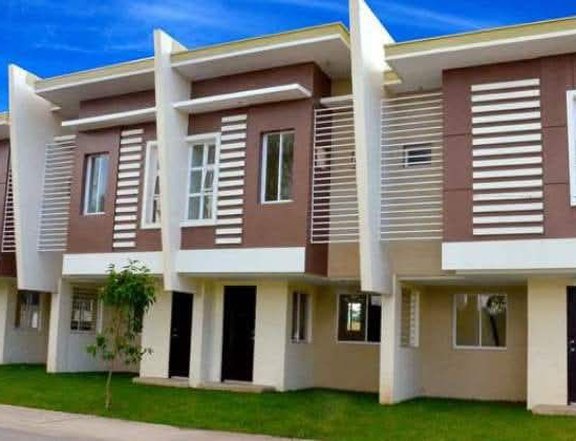 Non RFO 3-bedroom Townhouse For Sale in Santo Tomas Batangas