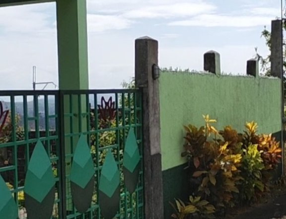 4- bedroom with view Deck in Eastridge Binangonan Rizal