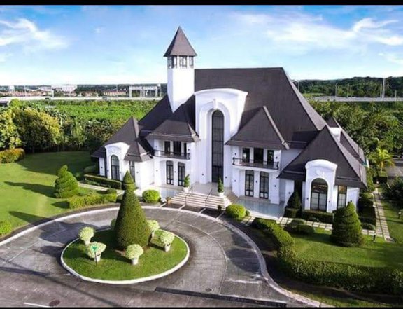 Chateau de Paris, South Forbes lot for sale!!!