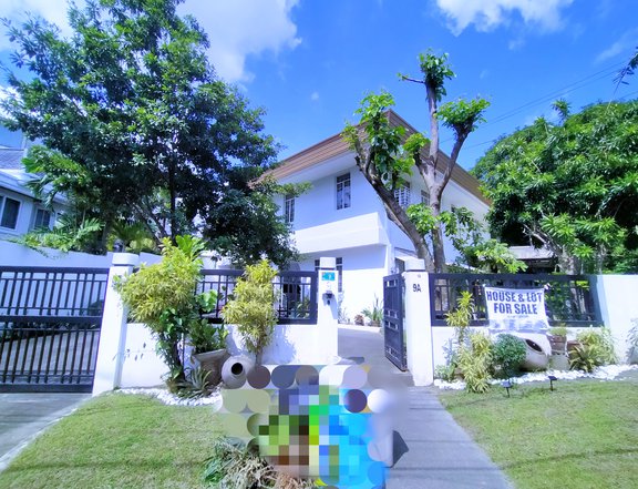 Pre-Owned 5-bedrooms Single Detached House For Sale in Quezon City