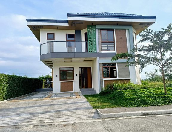 6-bedroom Single Detached House For Sale in Lipa Batangas