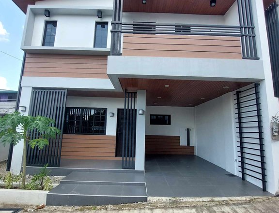 4 bedroom Single Attached House For Sale in Caloocan