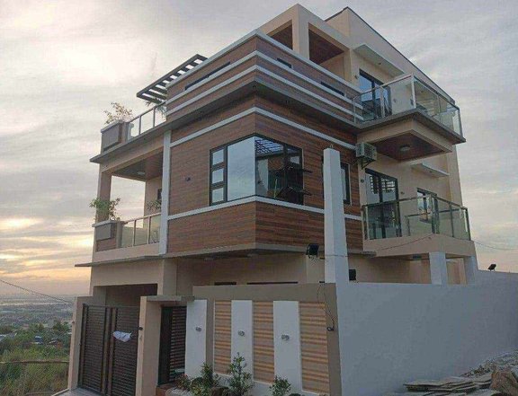 3-bedroom Single Attached House For Sale with 360 view