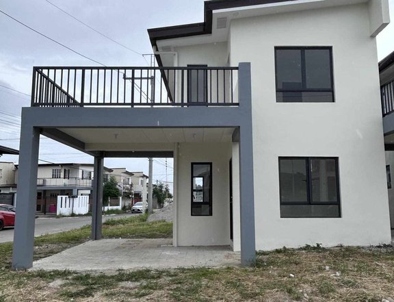 4 bedroom Single Attached House for Sale in CARMONA Cavite