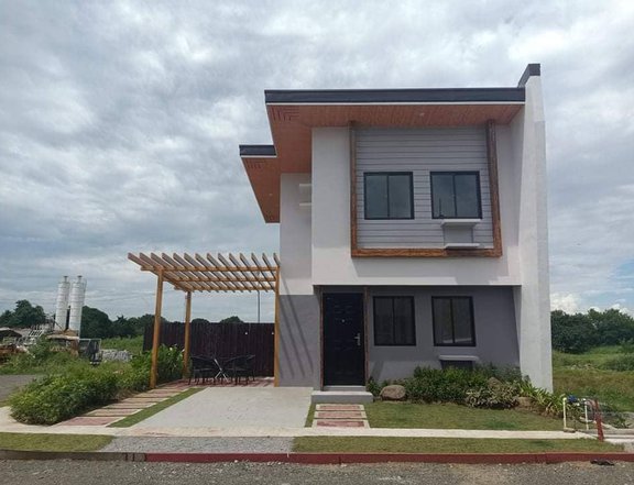 3 Bedrooms Single Attached House for Sale in Imus Cavite