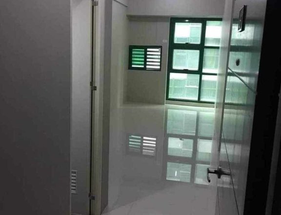 Pre-owned studio unit in Symphony Tower Quezon City