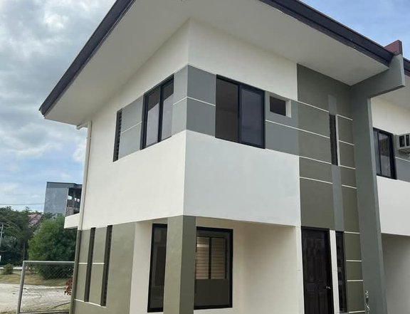 2 Bedroom townhouse with parking RFO and Pre Selling