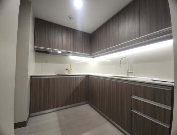 Spacious 1 bedroom with balcony view of amenity park mckinley west