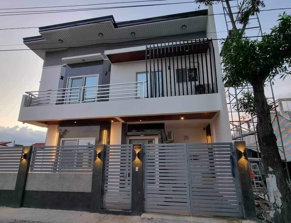 Pre-Owned 5-bedroom Single Detached House For Sale in Angeles Pampanga