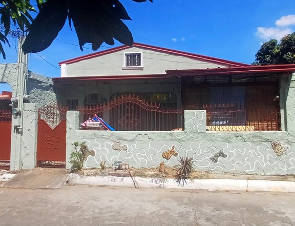 6-bedroom Single Detached House For Sale in Dasmarinas City