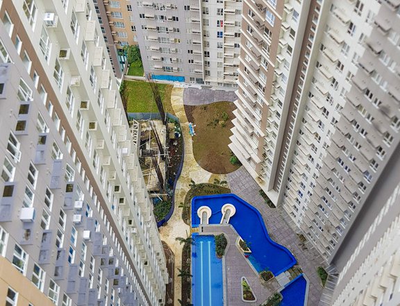 Rent to own condo beside Mrt boni station