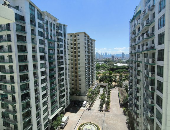 Condo for sale in macapagal pasay Palm beach west near mall of asia