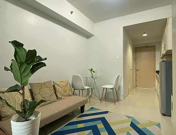 1BR Unit Condo w/ Balcony for SALE at SEA RESIDENCES in Pasay CIty (MOA)