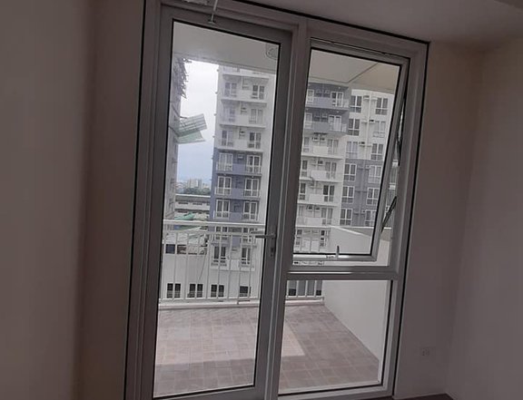 Condo 1-BR 31 sqm with balcony in Pasig near Tiendesitas Eastwood