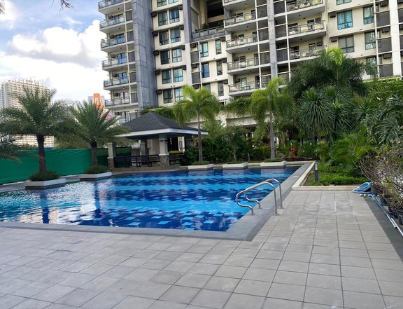 2-bedroom Condo  w/ parking  For Sale in FLAIR TOWERS Mandaluyong