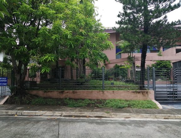 FOR SALE!! BIG HOUSE AND LOT LOCATED IN AYALA ALABANG