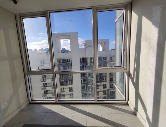 READY FOR OCCUPANCY PENTHOUSE FOR SALE 117 sqm CORNER END UNIT