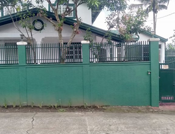 Pre-owned 5BR House and Lot for Sale in Amadeo Cavite boundary of Taga