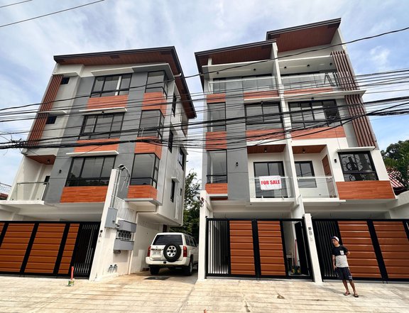 221 sqm - Townhouse with 4BR FOR SALE in Tandang Sora QC