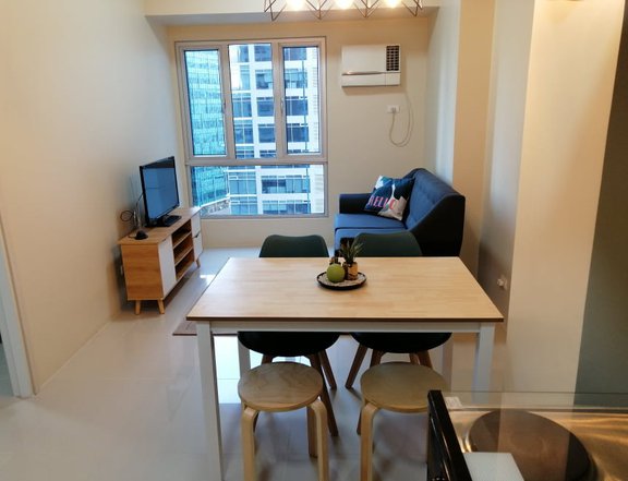 Studio Unit with Balcony FOR RENT at Two Serendra BGC Taguig