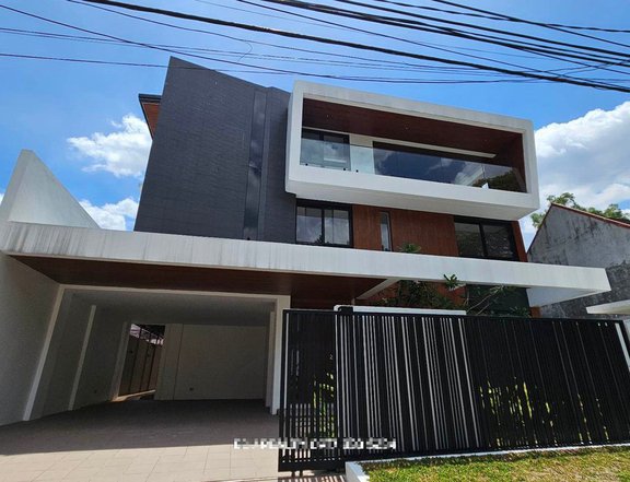 7 Bedroom House and Lot with Swimming Pool for Sale in Quezon City