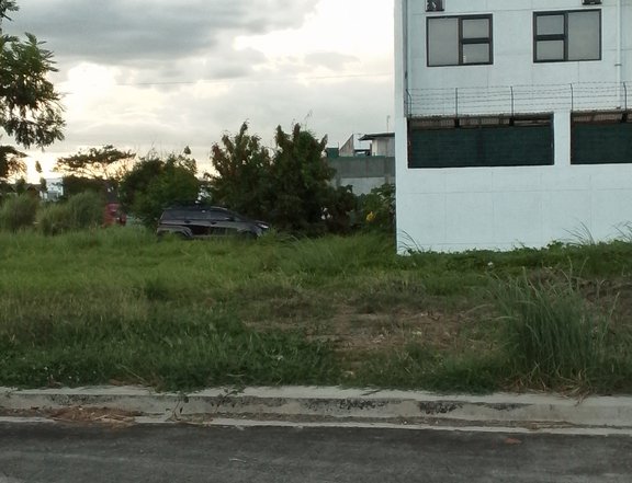 I'm selling 141sqm. 3.87M 5yrs to pay ,residential lot in Highway2000,Taytay Rizal 09759663299