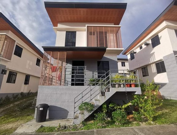 4-BR Single Detached House for Sale/Assume in AMOA Subd., Compostela