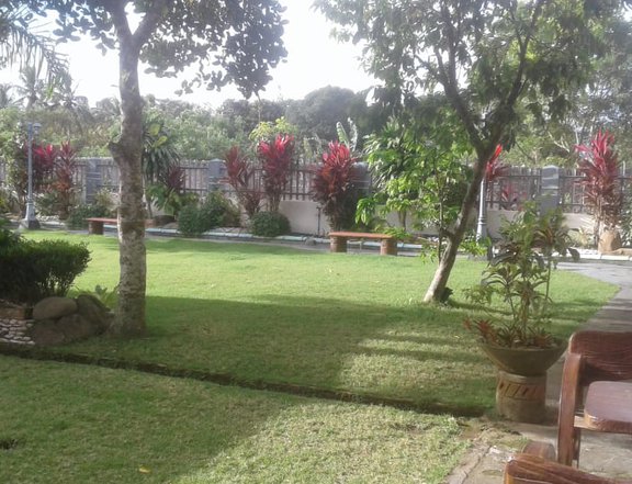 Vacation house for Sale along Tagaytay Road with big garden